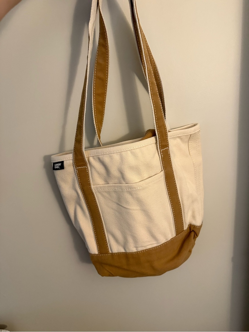 Lands' End medium size tote with zipper closure